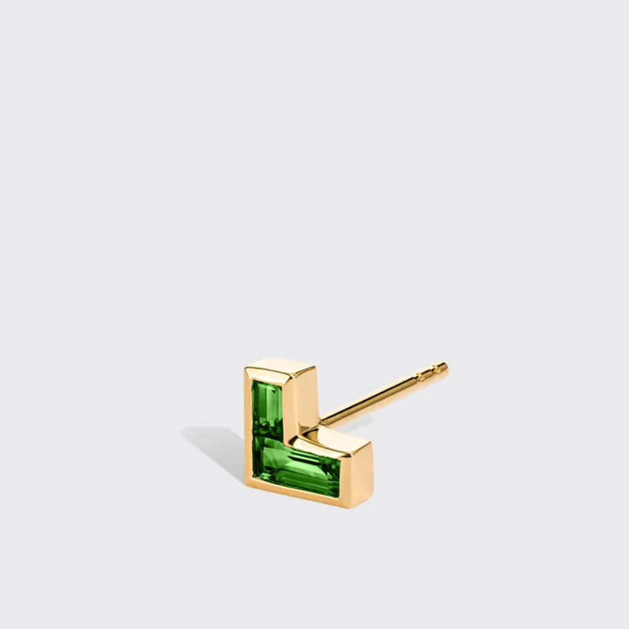 tsavorite_yellow_gold_arc_1-1.webp TSAVORITE YELLOW GOLD ARCADE MONO STUD (CORNER SHAPE)>Boochier Online